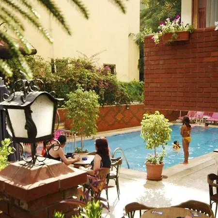Beautiful Sultan House At Cleopatra Beach 1 With Umbrellas, Balcony, Barbecue, Private 100mbps Wifi, Smart Tv, Table Games, Vip Trans-fer - Beautiful Apartmenthouse Apartamento Alanya